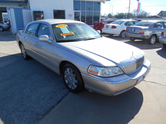 2004 Lincoln Town Car GLS PZEV
