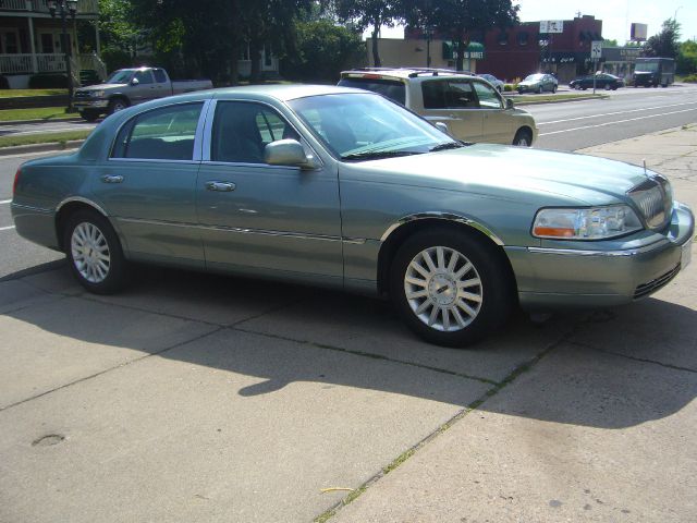 2004 Lincoln Town Car DOWN 4.9 WAC