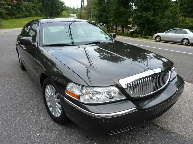 2005 Lincoln Town Car DOWN 4.9 WAC