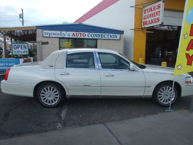 2005 Lincoln Town Car DOWN 4.9 WAC