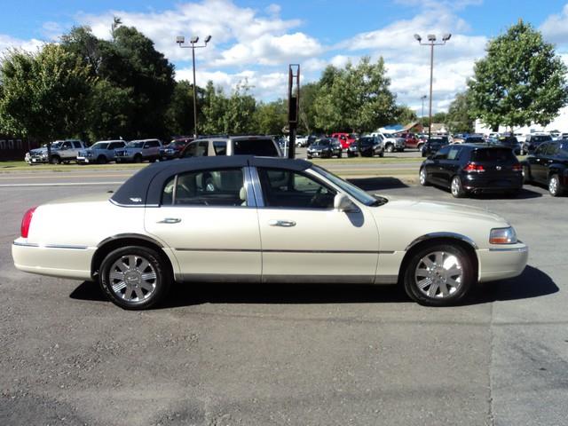 2005 Lincoln Town Car DOWN 4.9 WAC