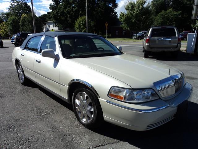 2005 Lincoln Town Car DOWN 4.9 WAC