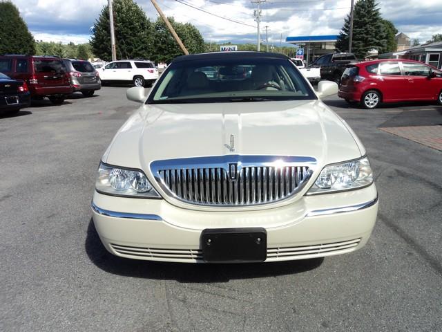 2005 Lincoln Town Car DOWN 4.9 WAC