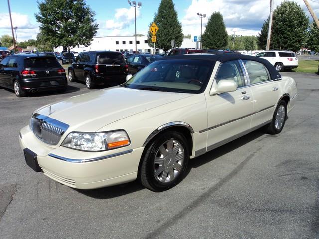 2005 Lincoln Town Car DOWN 4.9 WAC