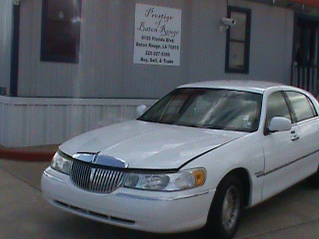 2005 Lincoln Town Car DOWN 4.9 WAC