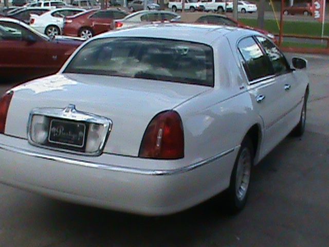 2005 Lincoln Town Car DOWN 4.9 WAC