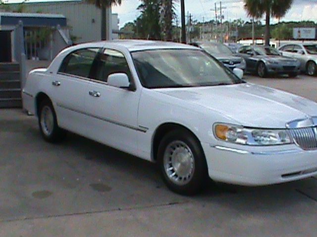 2005 Lincoln Town Car DOWN 4.9 WAC