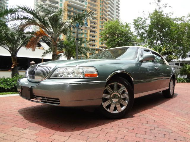 2005 Lincoln Town Car DOWN 4.9 WAC