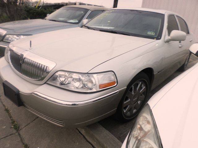 2005 Lincoln Town Car Unknown