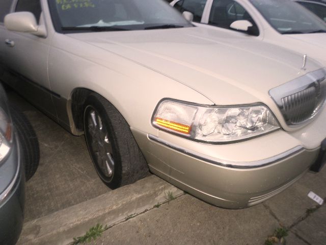 2005 Lincoln Town Car Unknown