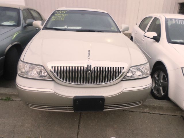 2005 Lincoln Town Car Unknown