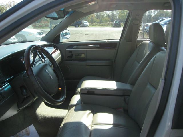 2005 Lincoln Town Car DOWN 4.9 WAC