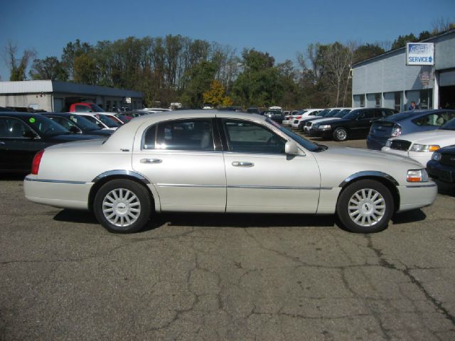2005 Lincoln Town Car DOWN 4.9 WAC