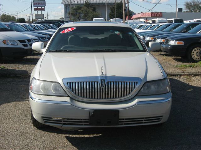 2005 Lincoln Town Car DOWN 4.9 WAC