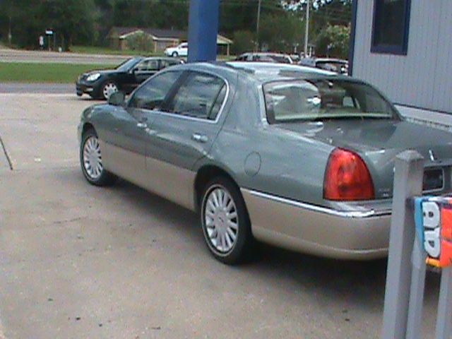 2005 Lincoln Town Car DOWN 4.9 WAC