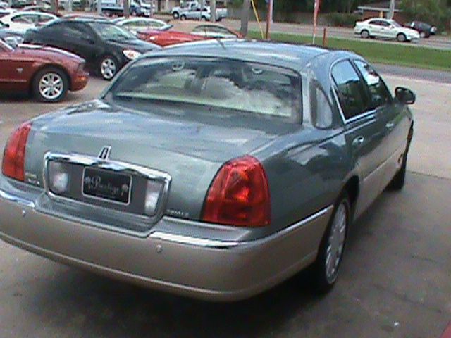 2005 Lincoln Town Car DOWN 4.9 WAC