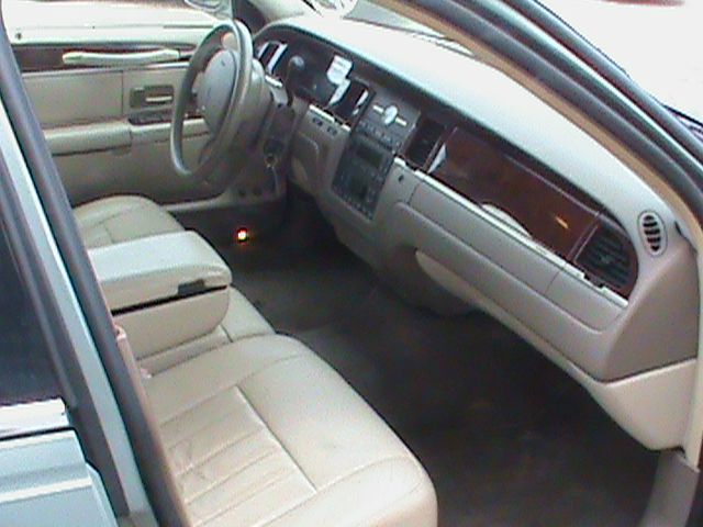 2005 Lincoln Town Car DOWN 4.9 WAC