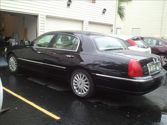 2005 Lincoln Town Car Unknown