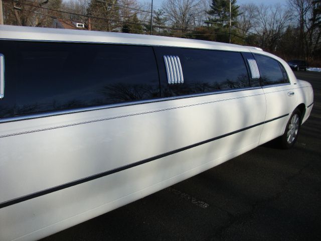 2005 Lincoln Town Car 4dr Sdn I4 CVT ULEV