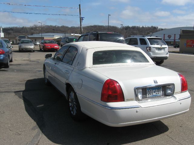 2005 Lincoln Town Car DOWN 4.9 WAC