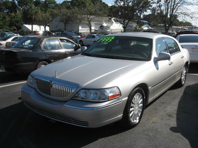 2005 Lincoln Town Car DOWN 4.9 WAC