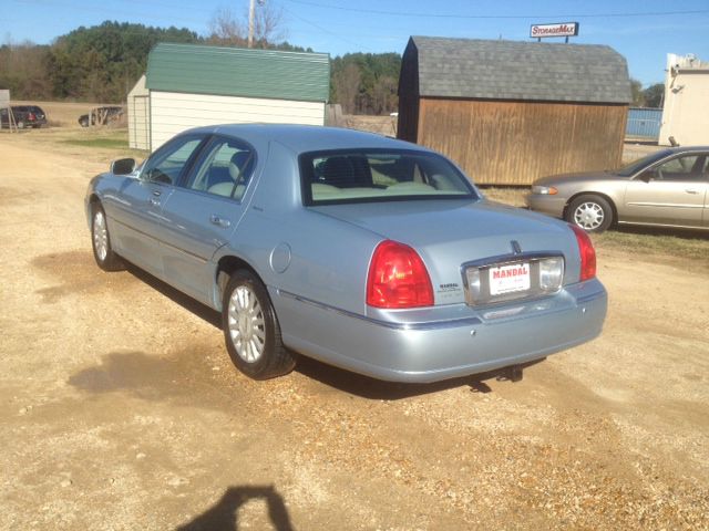 2005 Lincoln Town Car DOWN 4.9 WAC