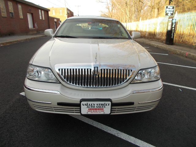 2005 Lincoln Town Car SLT 25
