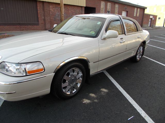 2005 Lincoln Town Car SLT 25