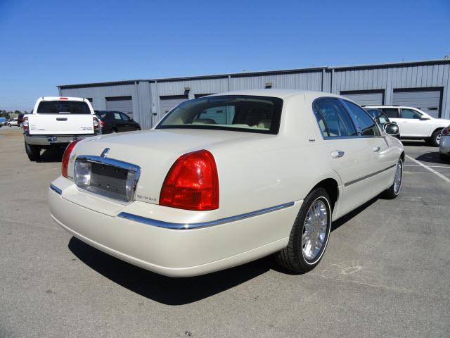 2006 Lincoln Town Car 2002 Tii