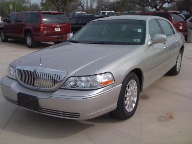 2006 Lincoln Town Car DOWN 4.9 WAC