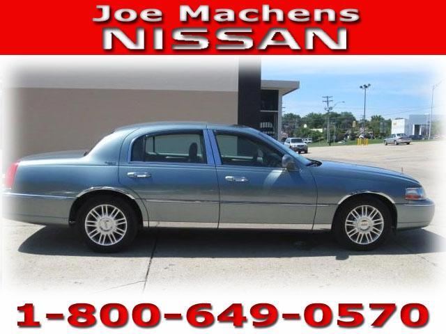 2006 Lincoln Town Car DOWN 4.9 WAC