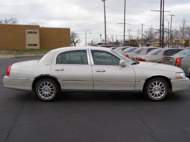 2006 Lincoln Town Car DOWN 4.9 WAC