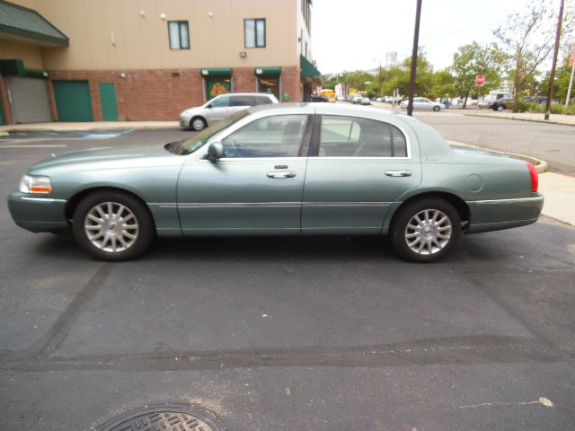 2006 Lincoln Town Car DOWN 4.9 WAC