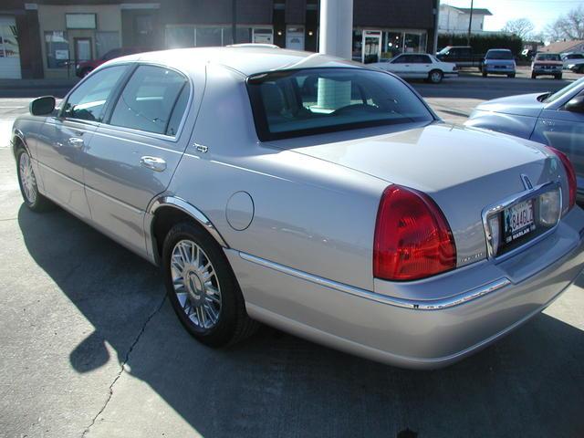 2006 Lincoln Town Car DOWN 4.9 WAC
