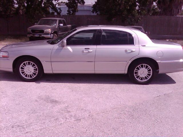 2006 Lincoln Town Car DOWN 4.9 WAC