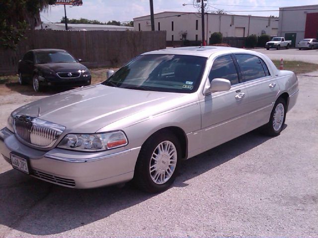 2006 Lincoln Town Car DOWN 4.9 WAC