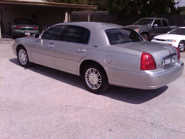 2006 Lincoln Town Car DOWN 4.9 WAC
