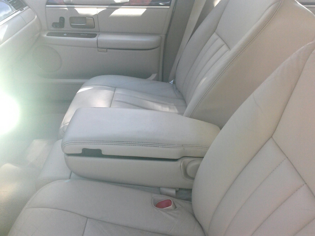 2006 Lincoln Town Car DOWN 4.9 WAC