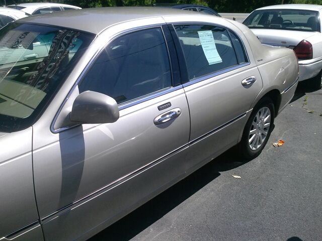 2006 Lincoln Town Car DOWN 4.9 WAC