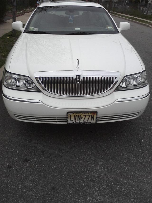 2006 Lincoln Town Car DOWN 4.9 WAC