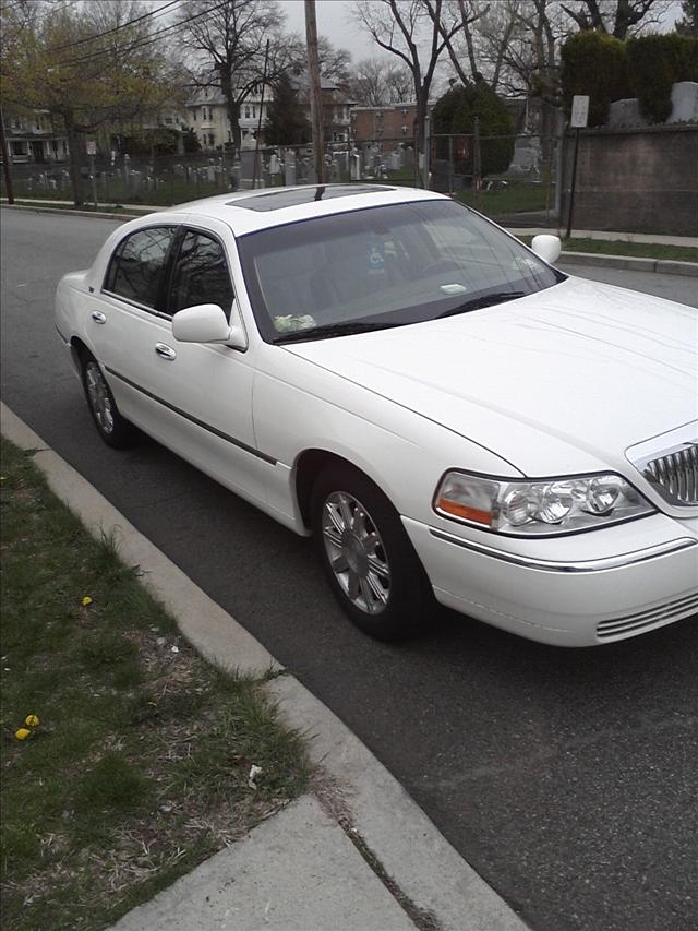 2006 Lincoln Town Car DOWN 4.9 WAC