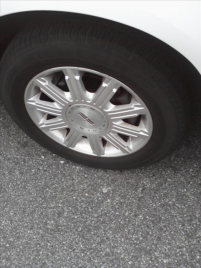 2006 Lincoln Town Car DOWN 4.9 WAC