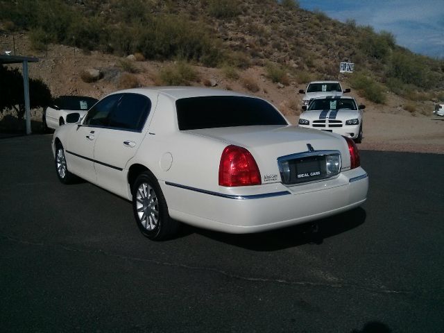 2006 Lincoln Town Car DOWN 4.9 WAC