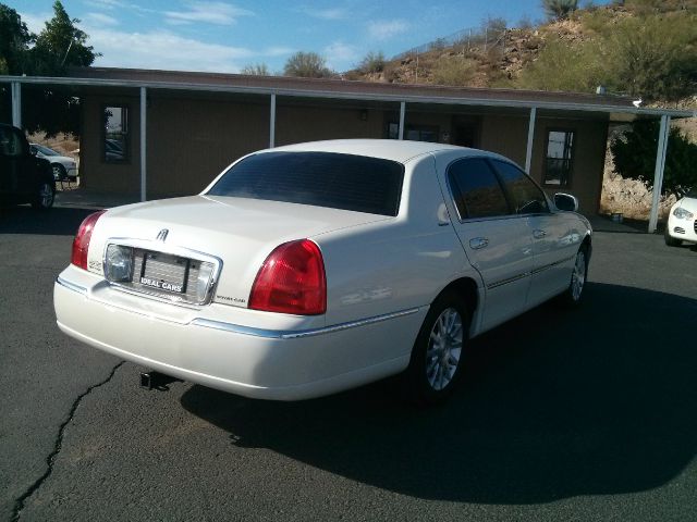 2006 Lincoln Town Car DOWN 4.9 WAC