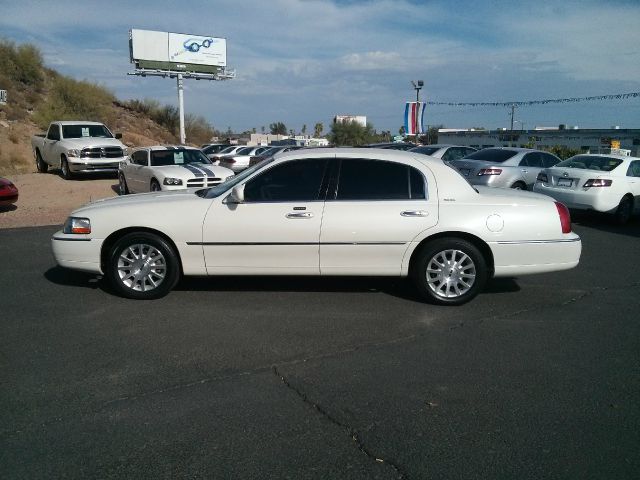 2006 Lincoln Town Car DOWN 4.9 WAC