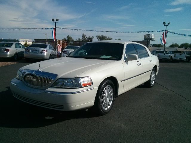 2006 Lincoln Town Car DOWN 4.9 WAC