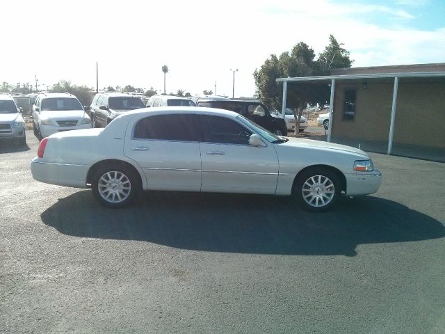 2006 Lincoln Town Car DOWN 4.9 WAC