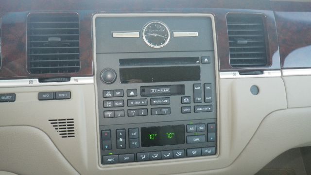 2006 Lincoln Town Car LT FWD 1SD