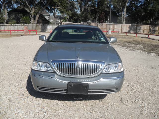 2006 Lincoln Town Car DOWN 4.9 WAC