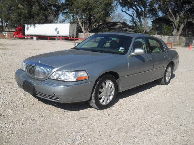 2006 Lincoln Town Car DOWN 4.9 WAC